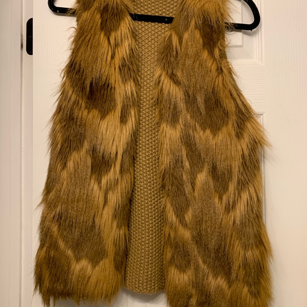 Knitted/faux fur vest